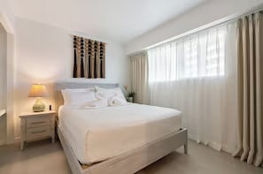 Room - Peaceful Waikiki Apartment - 2B1B with Free Parking (Honolulu)