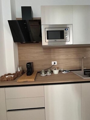 Studio Confort, balcon, vue ville | Cuisine privée