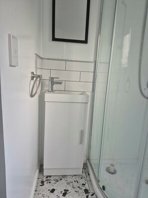Bathroom - Private quiet farm stay (Waitara)