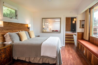 Bay View Suite at Buckhorn Cove Inn near Mendocino Sleeps 3, Ocean View, EV Chgr