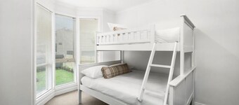 Mia’s Place: Modern Pet-Friendly Geelong West Stay