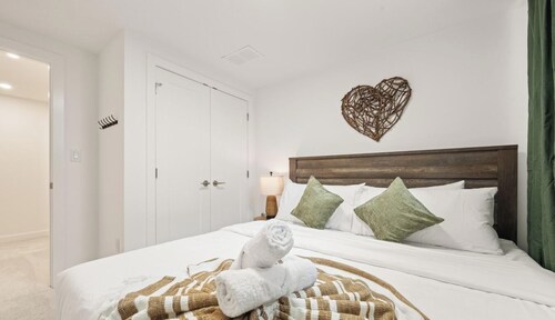 Earth | Warm & Grounded 2BR Retreat | Near WEM