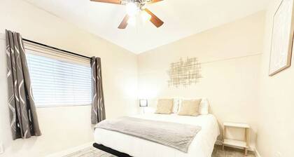 Modern Stay Near Downtown & Naval Base