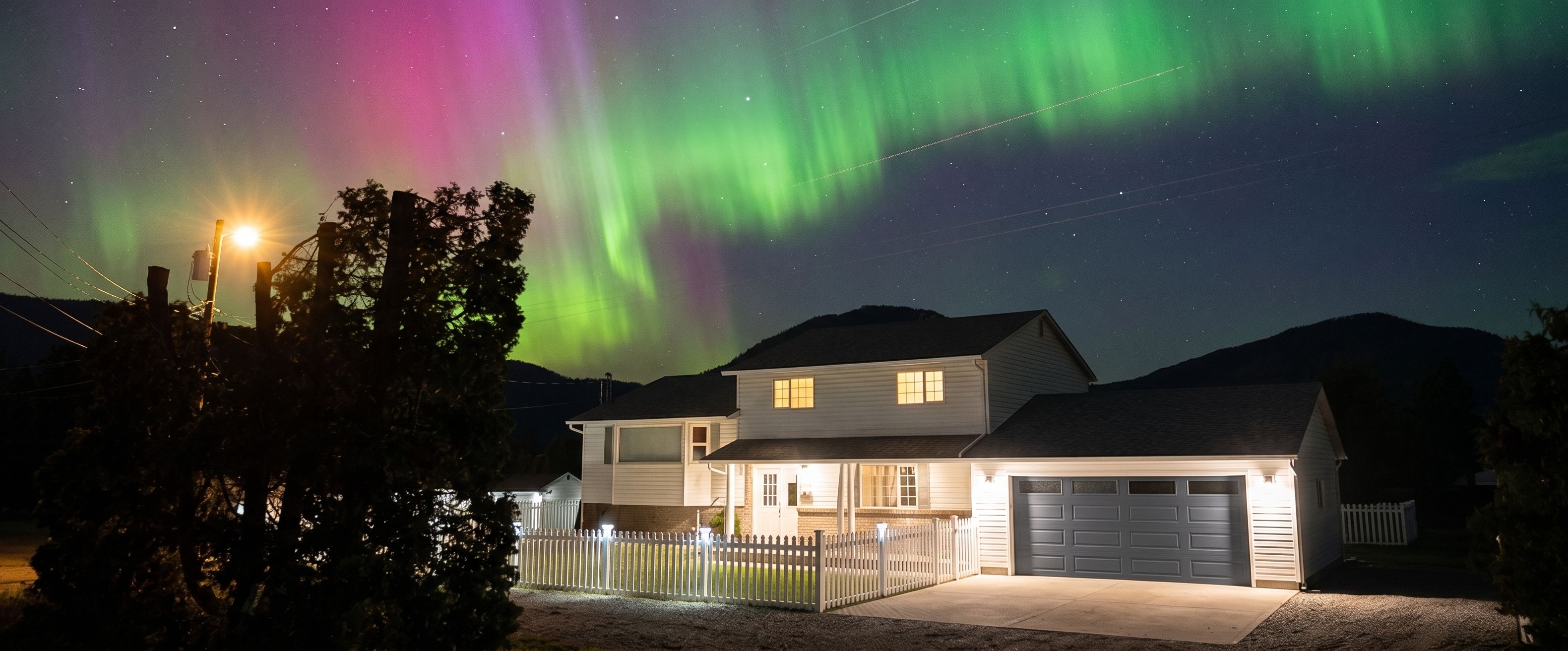 Cozy home with garage and front-row views of the northern lights