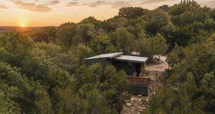 The Getaway · Cozy cabin, Hot tub, Outdoor shower