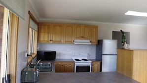 Private kitchen - Quaint Country Home (Westbury)