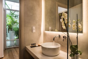 Bathroom - No17 Pireos Street (Chania)