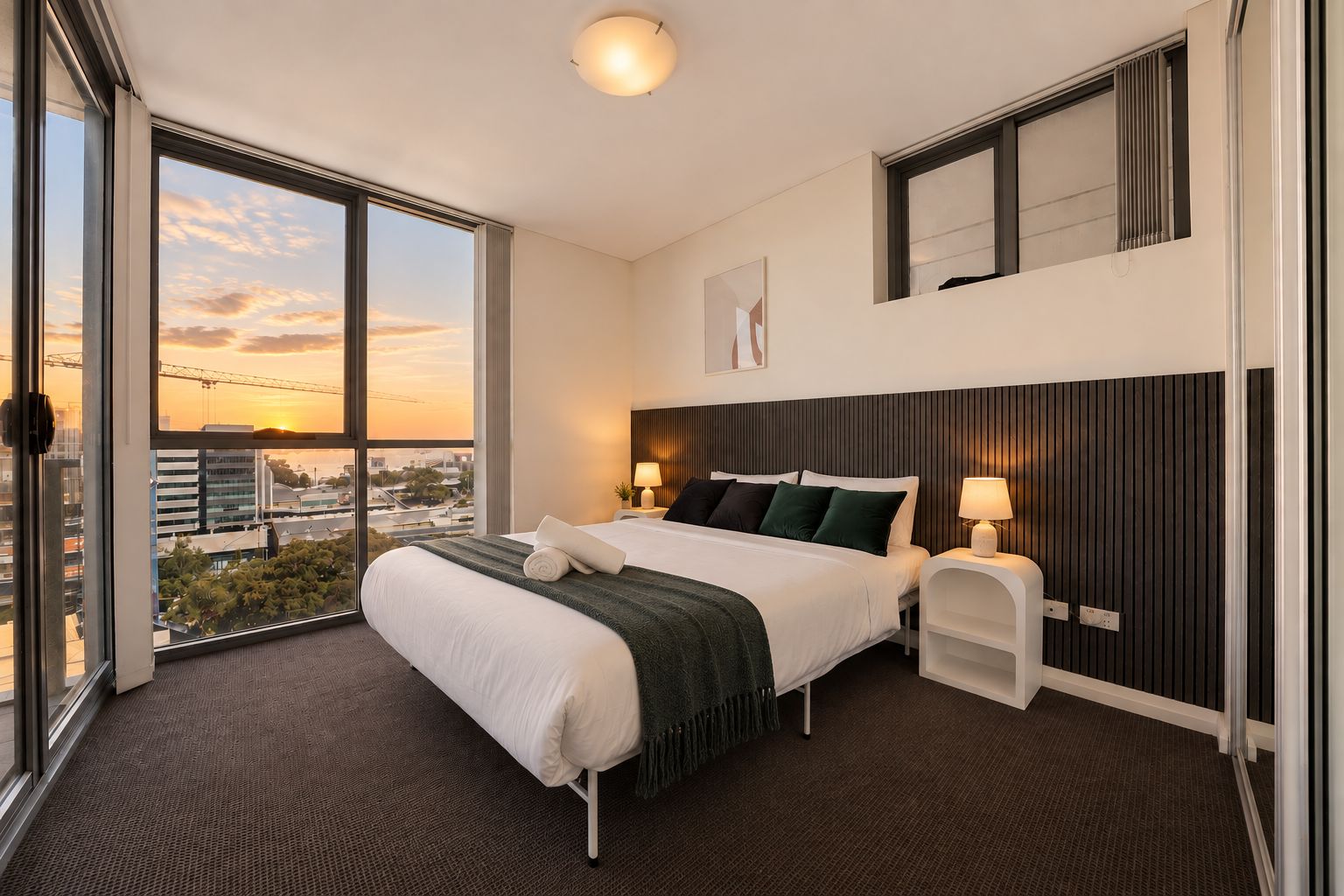 1 Schlafzimmer, Schreibtisch, Bügeleisen/Bügelbrett, Reisekinderbett