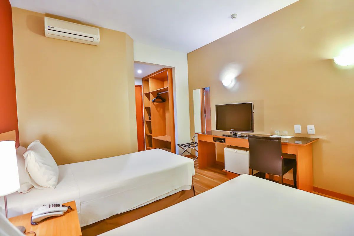 WiFi (free), bed sheets