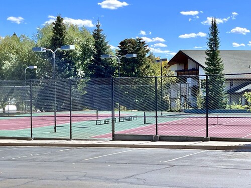 2072 | Designer King Villa Near Park City | Pool