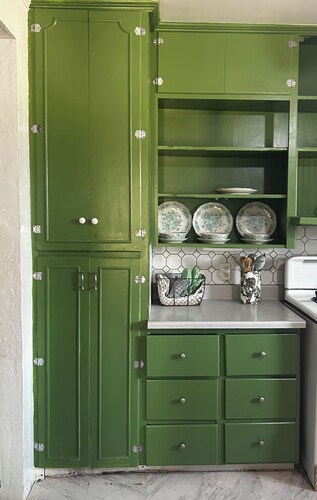 Perfect 3-bedroom farmhouse with AC in tranquil Lone Wolf