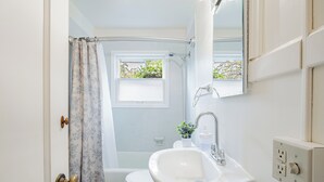 Unclassified image, 3 of 17, button - Cozy Olympia Cottage-Style Retreat in Capital area (Olympia)