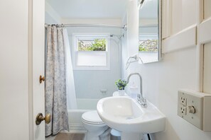 Bathroom - Cozy Olympia Cottage-Style Retreat in Capital area (Olympia)