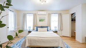 Unclassified image, 2 of 17, button - Cozy Olympia Cottage-Style Retreat in Capital area (Olympia)