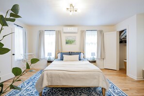 Room - Cozy Olympia Cottage-Style Retreat in Capital area (Olympia)