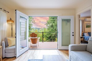 Living area - Cozy Olympia Cottage-Style Retreat in Capital area (Olympia)