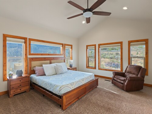 8BR Bear Lake Retreat - 2 Hot Tubs + Pickleball