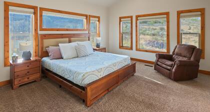 8BR Bear Lake Retreat - 2 Hot Tubs + Pickleball