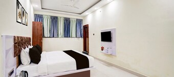 Deluxe Hotel Sapphire Grand