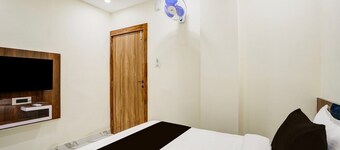 Deluxe Hotel Sapphire Grand