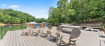 Lake Lanier Lake house - Private Dock+Views+Lake fun