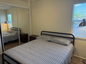 Room - 1-bedroom townhome with AC in great neighborhood close to freeway/dining/beaches (Ewa Beach)