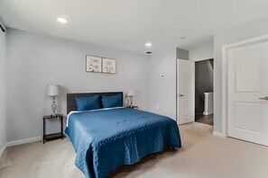 Room - Spacious 4-bedroom townhome in beautiful Bloomfield with AC (Bloomfield)