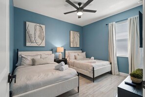 Room - Heated Pool Getaway In Tampa Bay, Sleeps, Close to everything in Tampa Bay! (Tampa)
