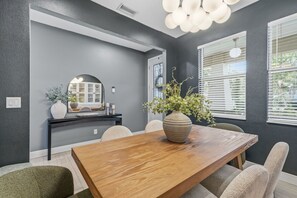 Dining - Heated Pool Getaway In Tampa Bay, Sleeps, Close to everything in Tampa Bay! (Tampa)