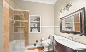 Bathroom - LSU GAME DAY COTTAGE!! Cozy and inviting cottage near LSU and Perkins Road! (Baton Rouge)