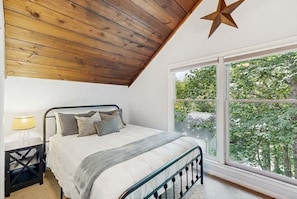 Room - Three Bears Cabin | Hot Tub, Pet Friendly, Minutes from Blowing Rock (Blowing Rock)