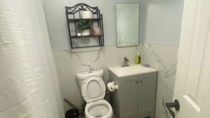 Bathroom - Private room near NYC! (Paterson)