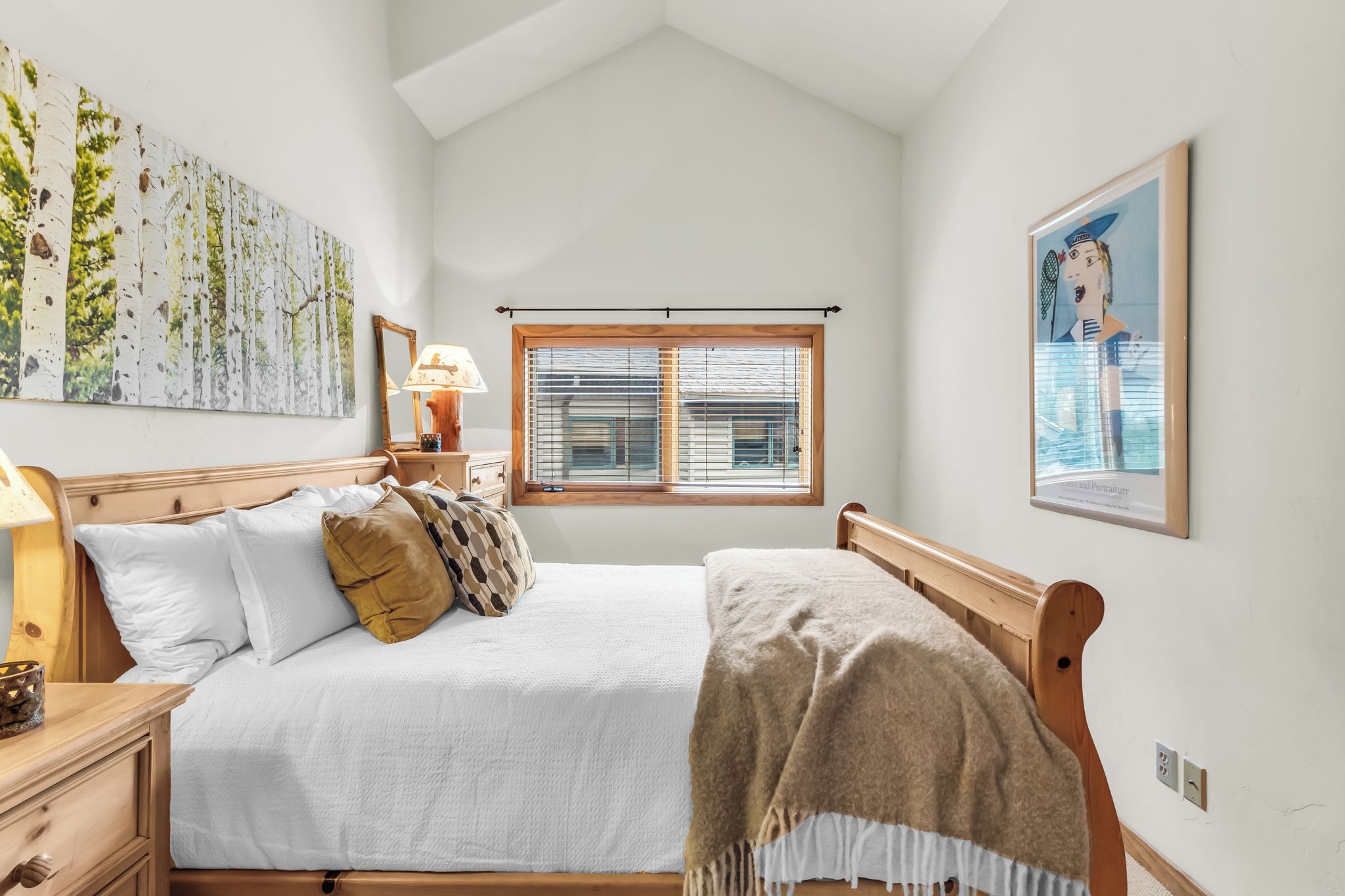 Iron/ironing board, WiFi (free), bed sheets