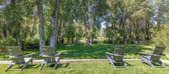 The River House | Private River Access + Huge Backyard
