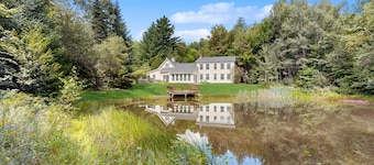 Serene Stowe Retreat: Hot Tub, Dog Friendly, Private Pond