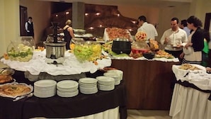 A buffet setup with various food items and a hot beverage station. - Palace Hotel & SPA Termas DE SAO Tiago (Penamacor)