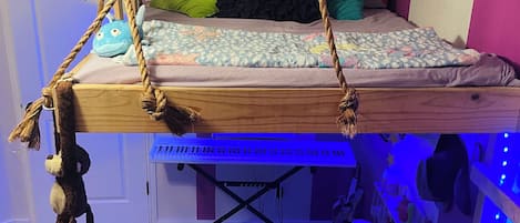 2 habitaciones, tabla de planchar con plancha, wifi y ropa de cama