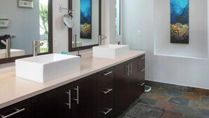 Bathroom - NEW! Dreamy & Spacious 5-bedroom house with generator in Cruz Bay with Pool (Cruz Bay)