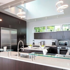 Private kitchen - NEW! Dreamy & Spacious 5-bedroom house with generator in Cruz Bay with Pool (Cruz Bay)