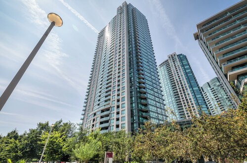 StayToronto - The Fort York Suites
