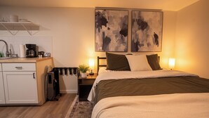 Unclassified image, 2 of 19, button - Modern Studio with Full Kitchen (Grandview)