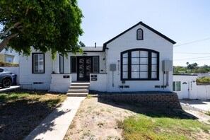 A single-story house with a front door, a small porch, and a garage. - Cozy Casa | Private Modern Studio · La Mesa (La Mesa)