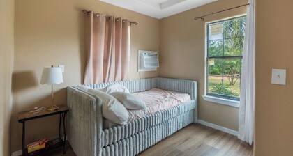Cozy 2-bedroom cabinwith all the amenities and farm life experience