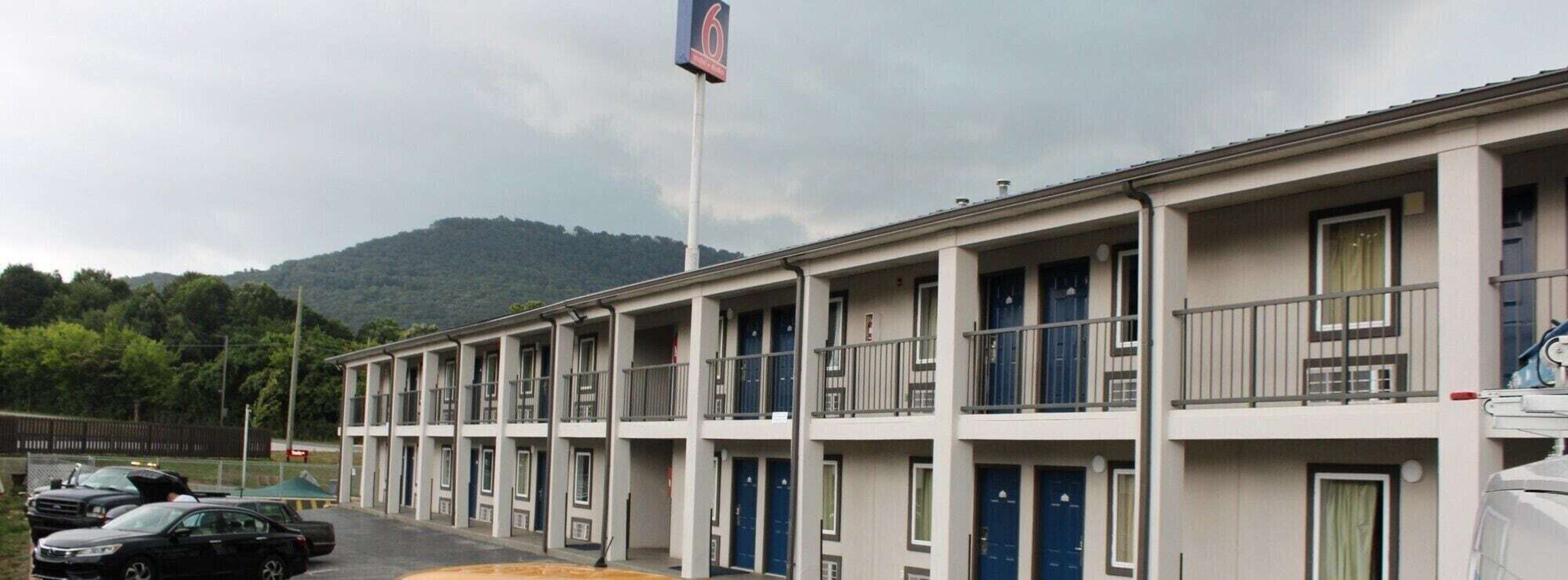 A motel with multiple floors, balconies, and a flag.