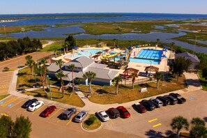 An aerial view of a resort with a swimming pool, water slides, and a parking lot. - 2 Rooms w/ Kitchen, Free Parking + Pool Access (Ingleside)