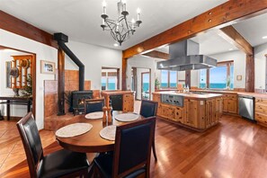 Kitchen with Ocean View: Enjoy culinary adventures with breathtaking sea vistas and rustic charm! - Brewer’s Bluff | Iconic Ocean View Estate (Lincoln City)