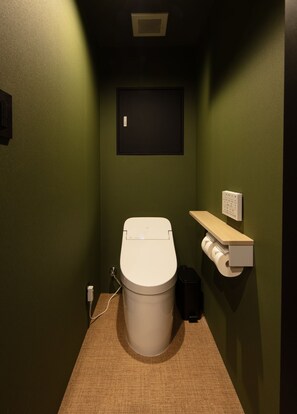 Shower, hair dryer, towels, soap - 4-minute walk from Shibuya Station / Cherry blossoms blooming at the end of your journey / An inn where your heart finds peace in traditional Japanese tranquility (渋谷区)