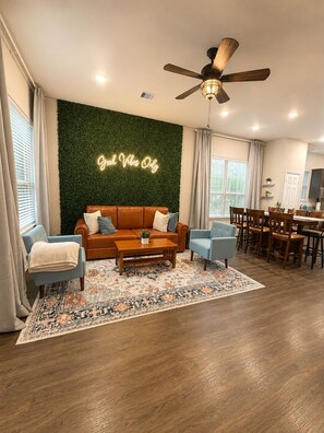 Living area - Bring Your Boat! Good Vibes Only (Montgomery)