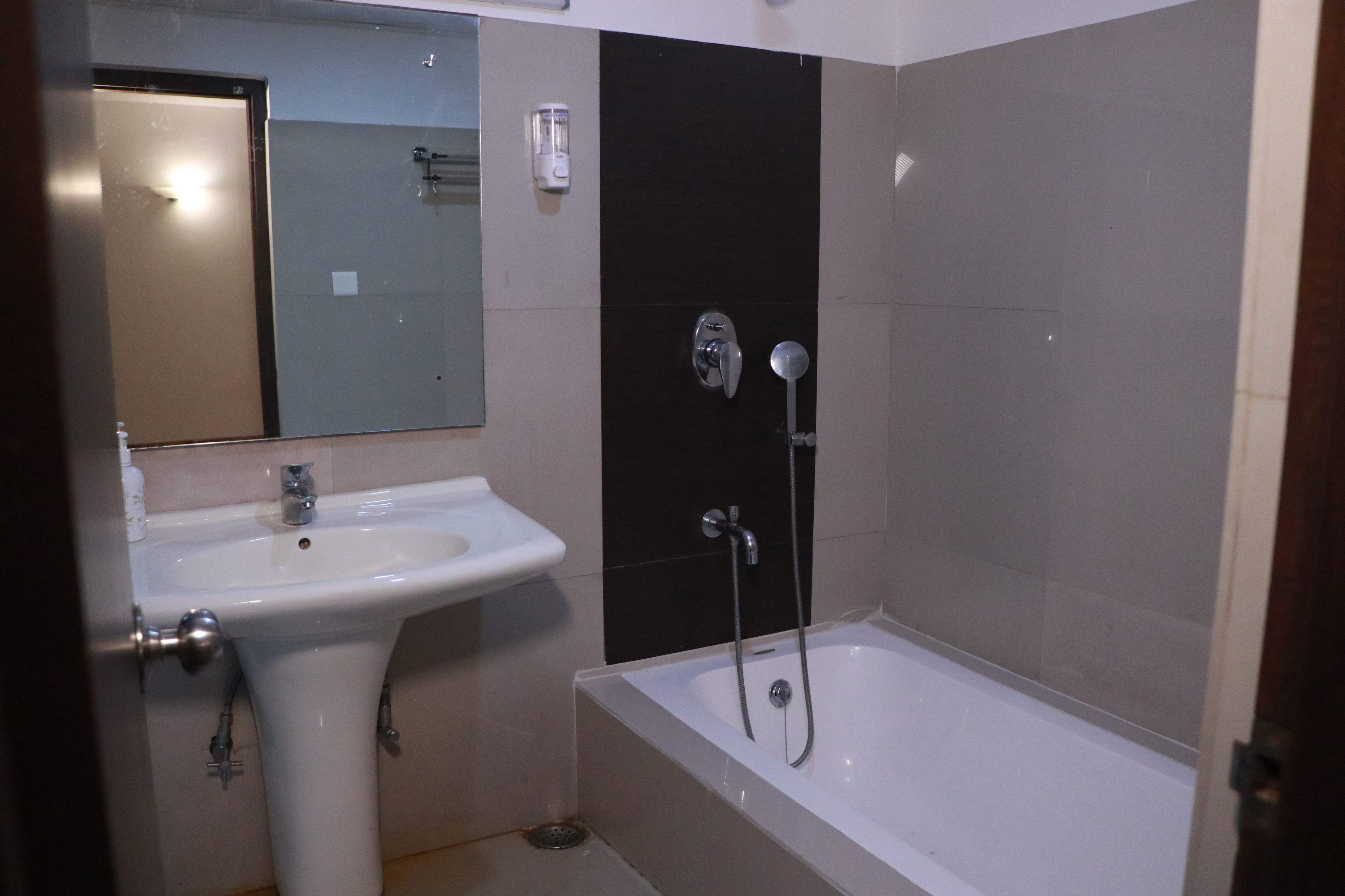 Superior Double Room, Hill View | Bathroom