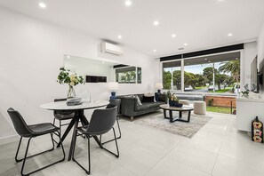 Maison, 3 chambres | Salle à manger